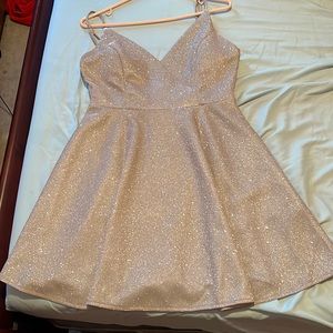 This is a pretty rose gold Windsor night dress.!